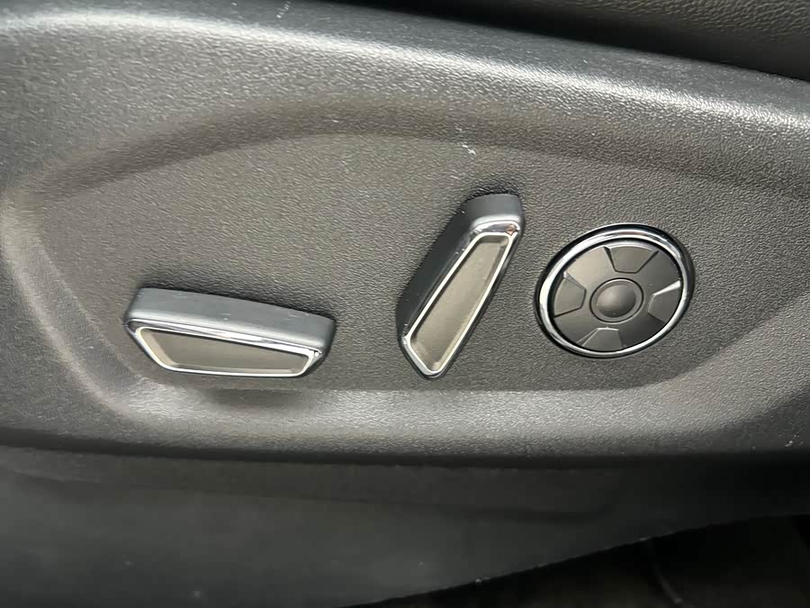 Ford Explorer (Imported) 2018 immagine di auto #19