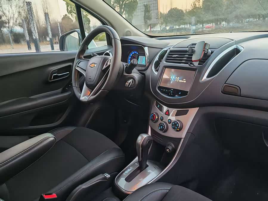 Chevrolet Tracker 2015 #19 Chevrolet Tracker 2015 car image #19