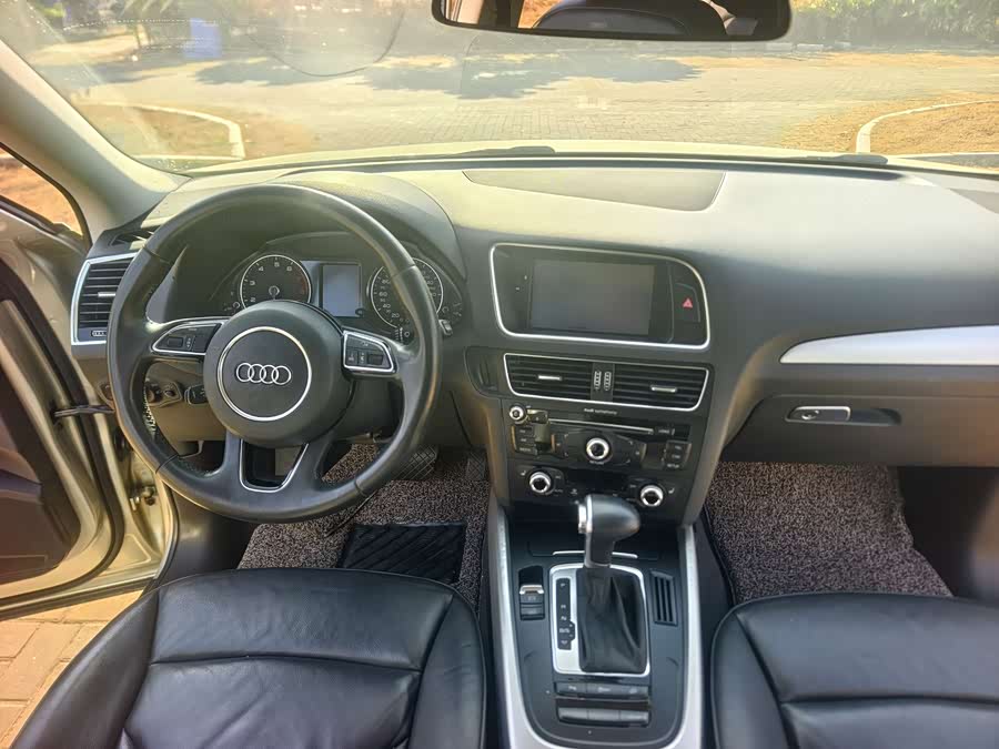 Audi Q5 2015 car image #19