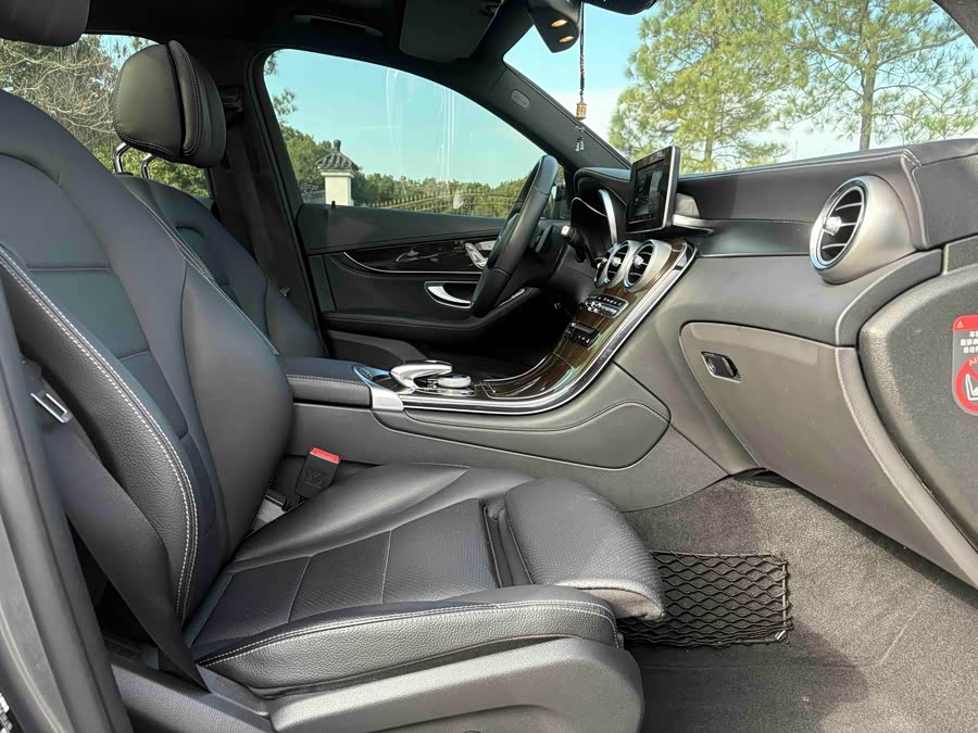 Mercedes-Benz GLC Class 2016 car image #19