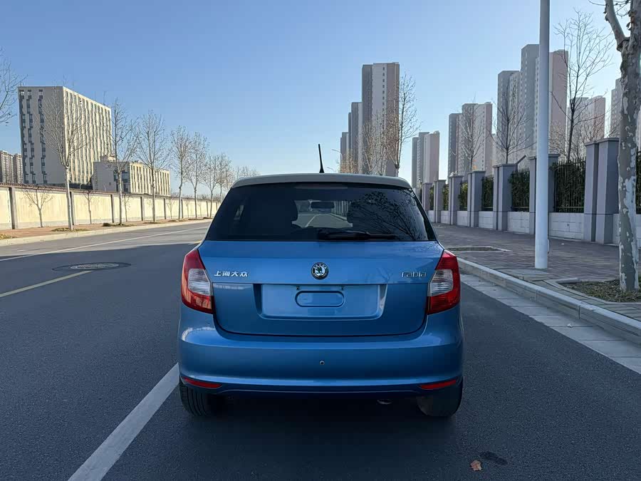 Skoda Fabia 2014 image de voiture #19