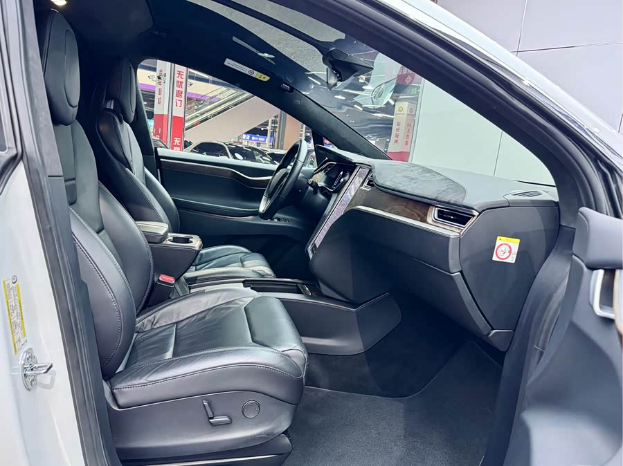 Tesla Model X 2017 car image #19