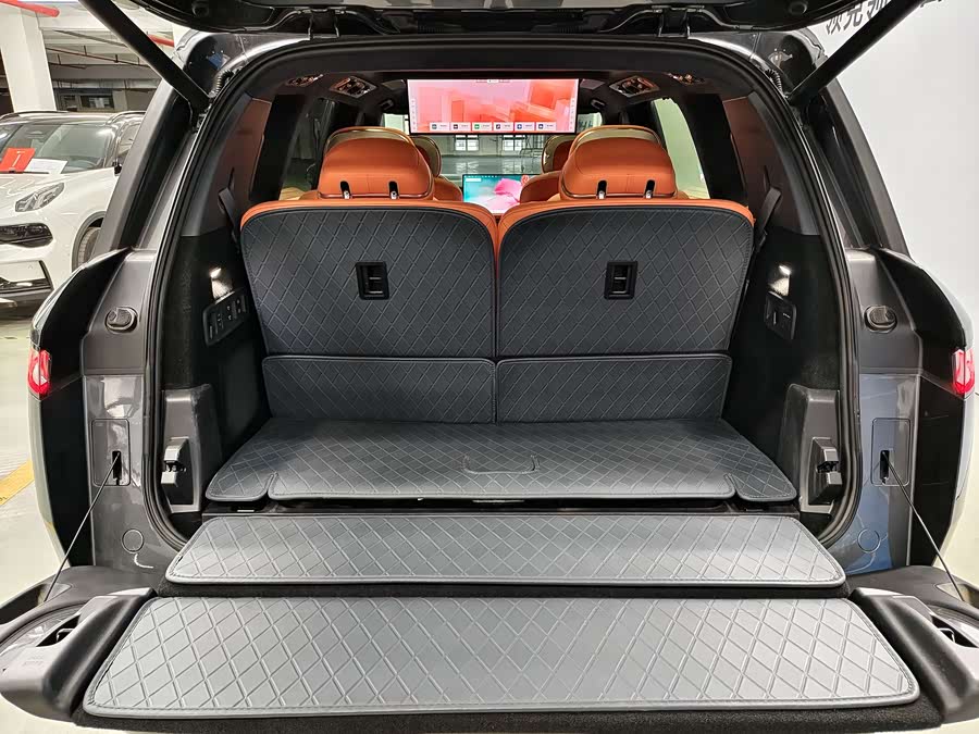 Lynk & Co 900 2025 car image #19