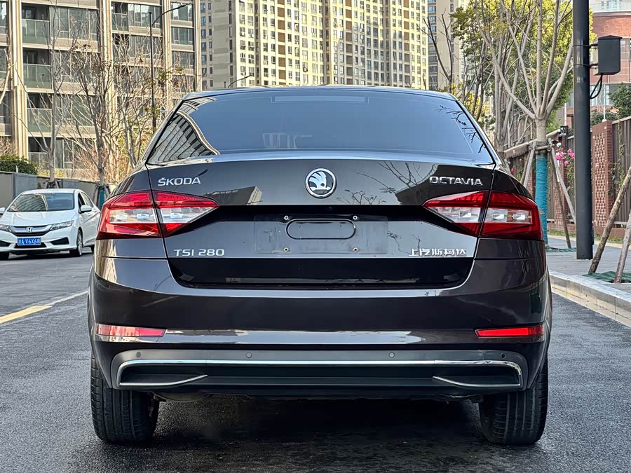 Skoda Octavia 2018 car image #19