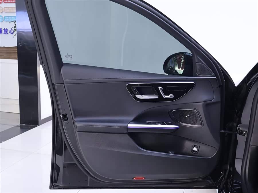 Mercedes-Benz C Class 2025 car image #19