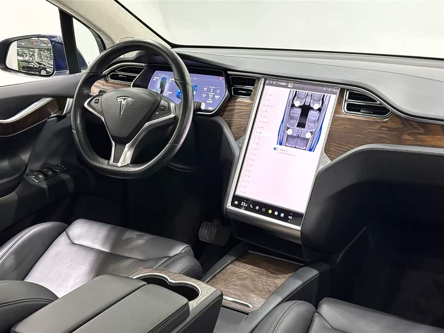 Tesla Model X 2018 car image #19