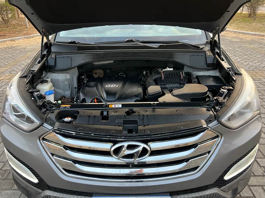 Hyundai Santa Fe 2015 car image #19