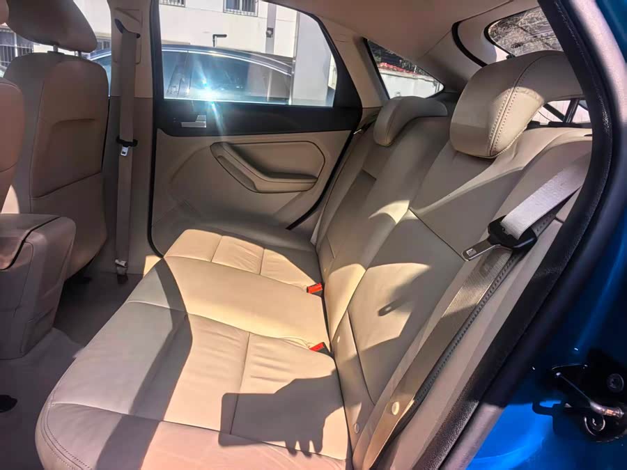 Ford Focus 2013 image de voiture #19