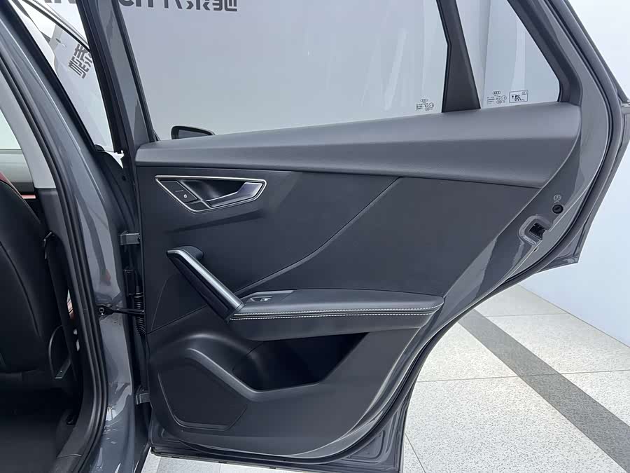 Audi Q2L 2021 car image #19