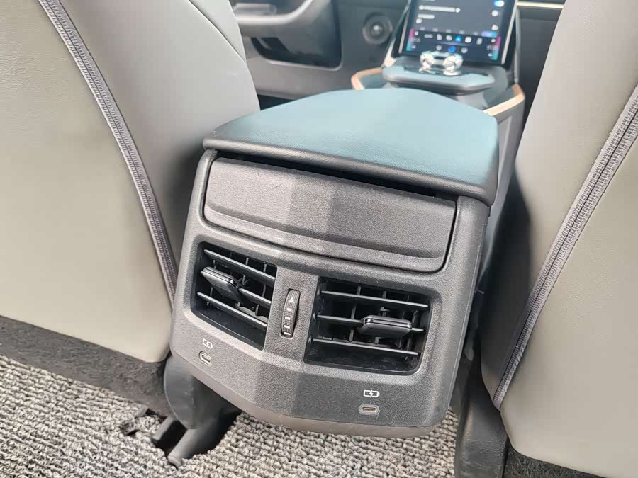 Toyota bZ3 2023 immagine di auto #19