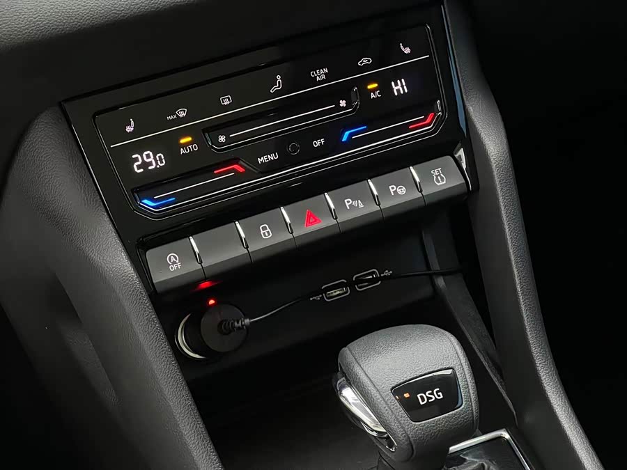 Skoda Karoq 2023 изображение автомобиля #19