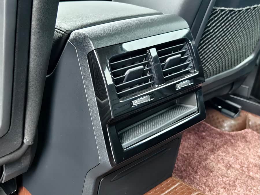 Volkswagen Touareg 2020 immagine di auto #19