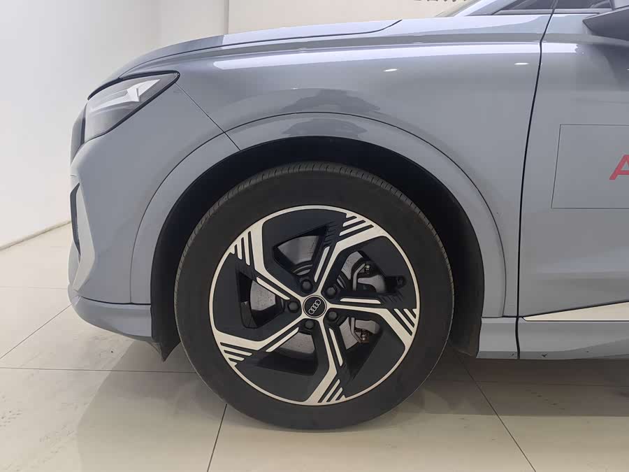 Audi Q4 e-tron 2023 car image #19