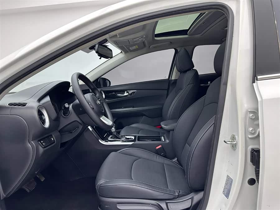 Kia K3 2019 car image #19