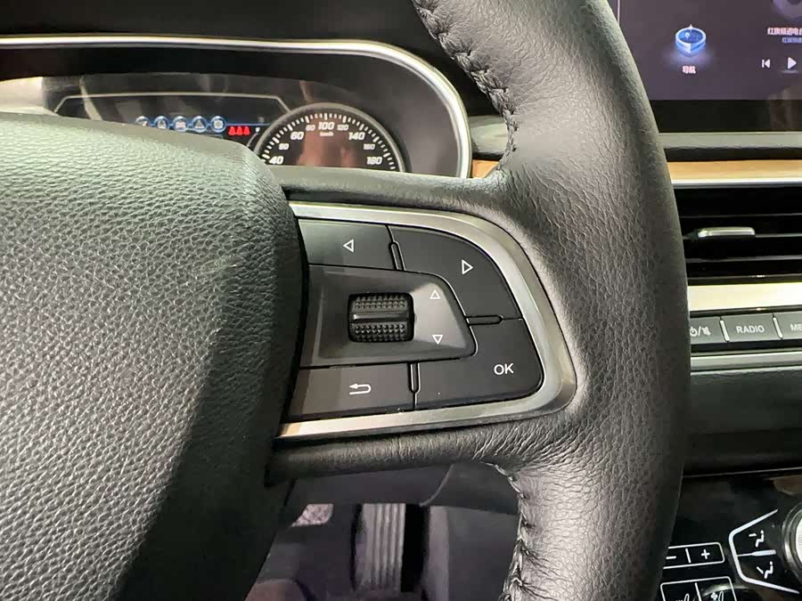 Suzuki H5 2019 car image #19