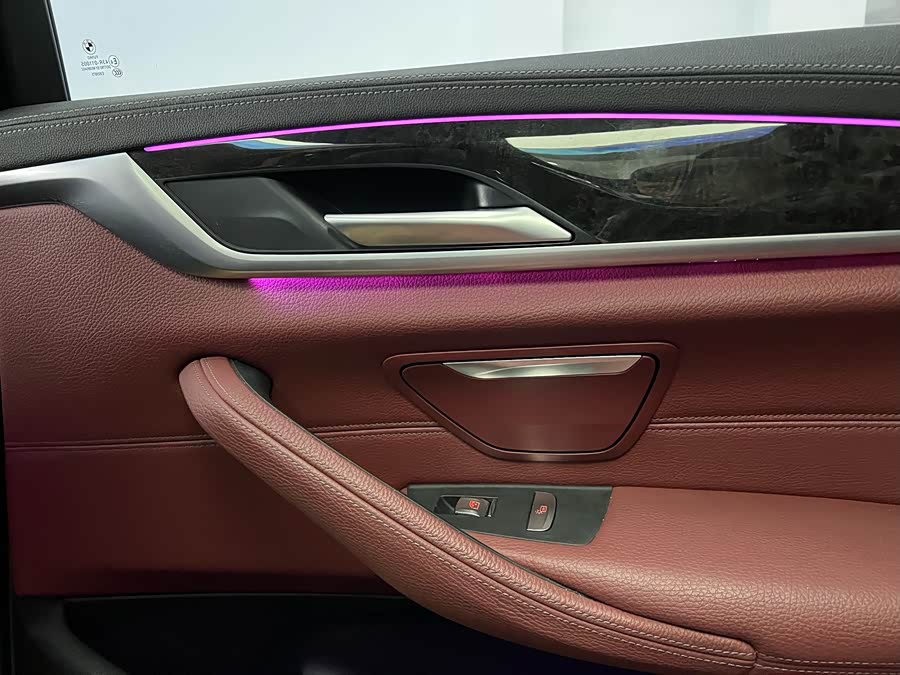 BMW 5 Series 2019 car image #19
