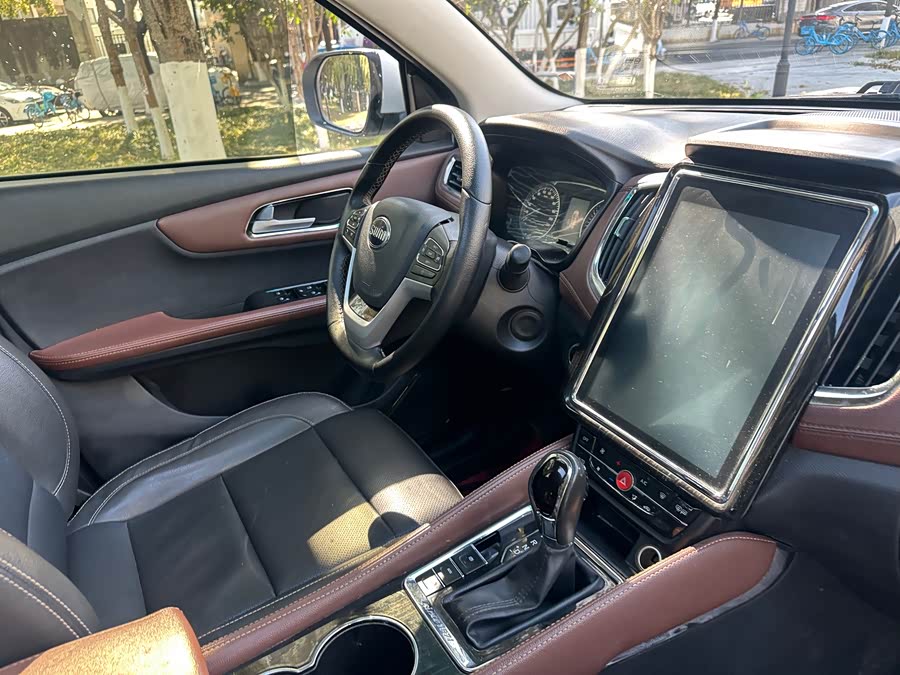 SWM X7 2019 изображение автомобиля #19