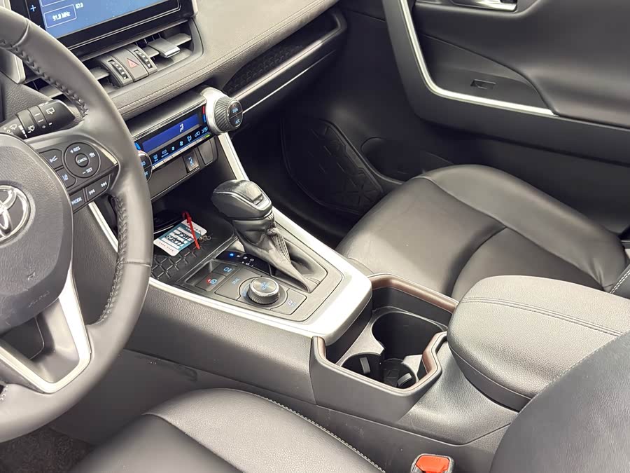 Toyota RAV4 2021 car image #19