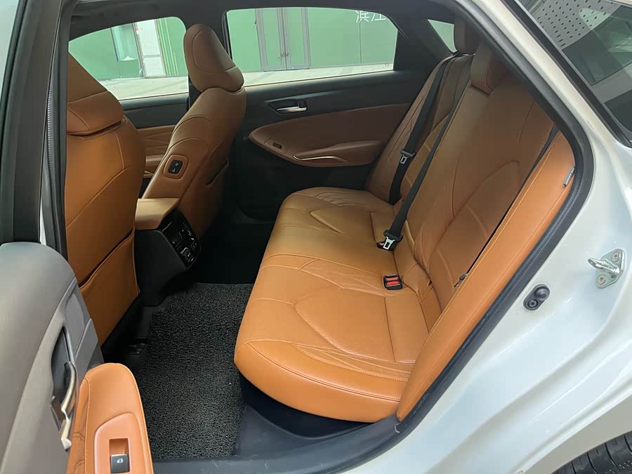 Toyota Avalon 2022 car image #19