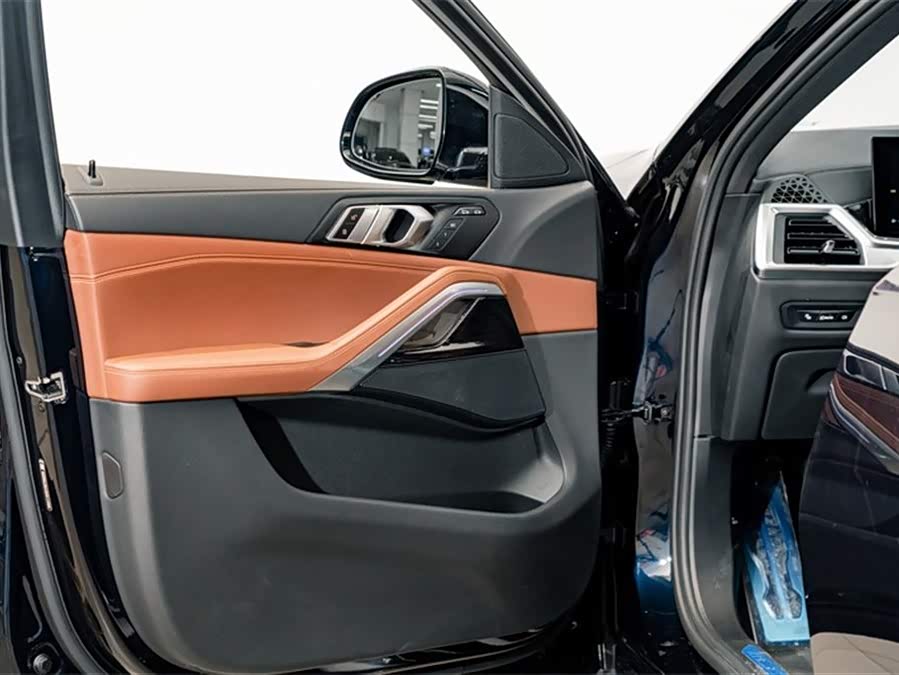 BMW X6 2024 car image #19