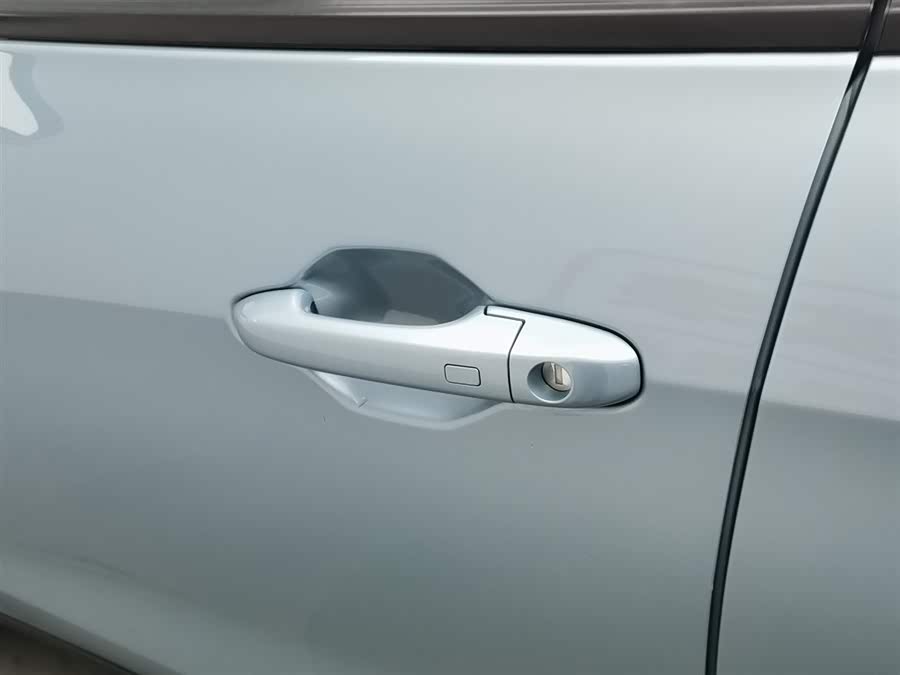 哪吒汽车 哪吒V 2021 汽车图片 #19