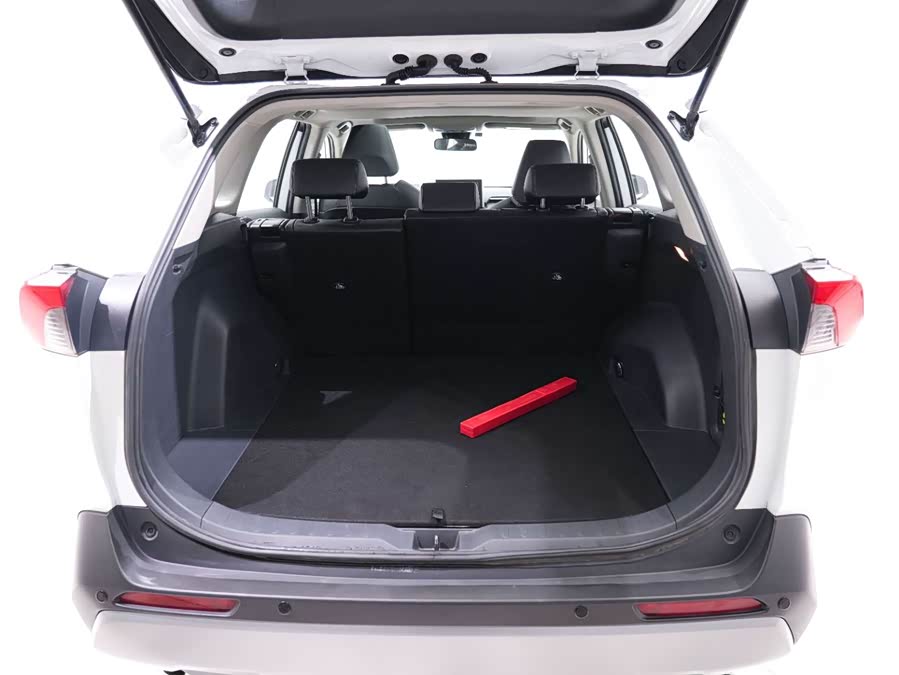 Toyota RAV4 2021 car image #19