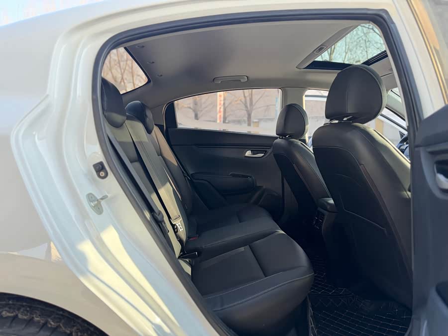 Kia K2 2018 imagen de coche #19