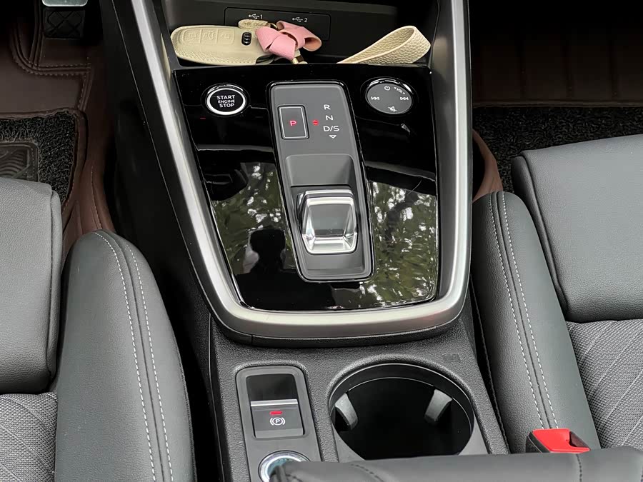 Audi Q4 e-tron 2023 #19 Audi Q4 e-tron 2023 immagine di auto #19