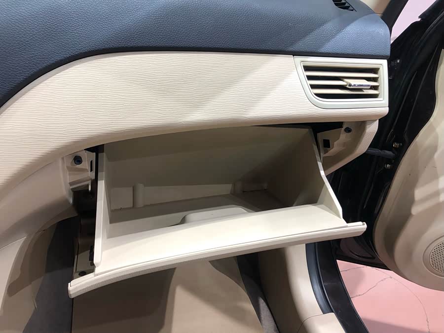 Soueast V6 Lingshi 2014 car image #19