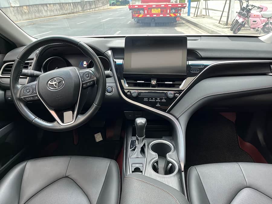 Toyota Camry 2023 car image #19