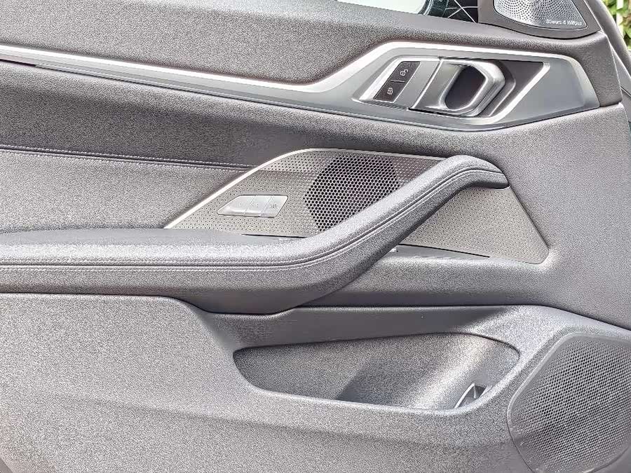 BMW i4 2023 car image #19