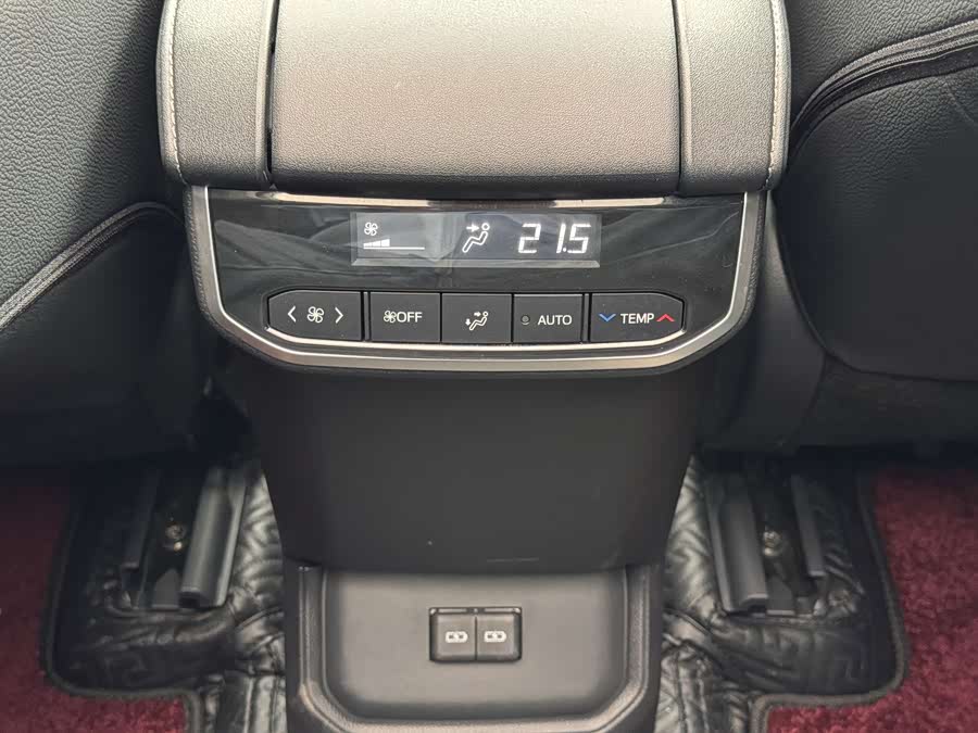 Toyota Highlander 2023 car image #19