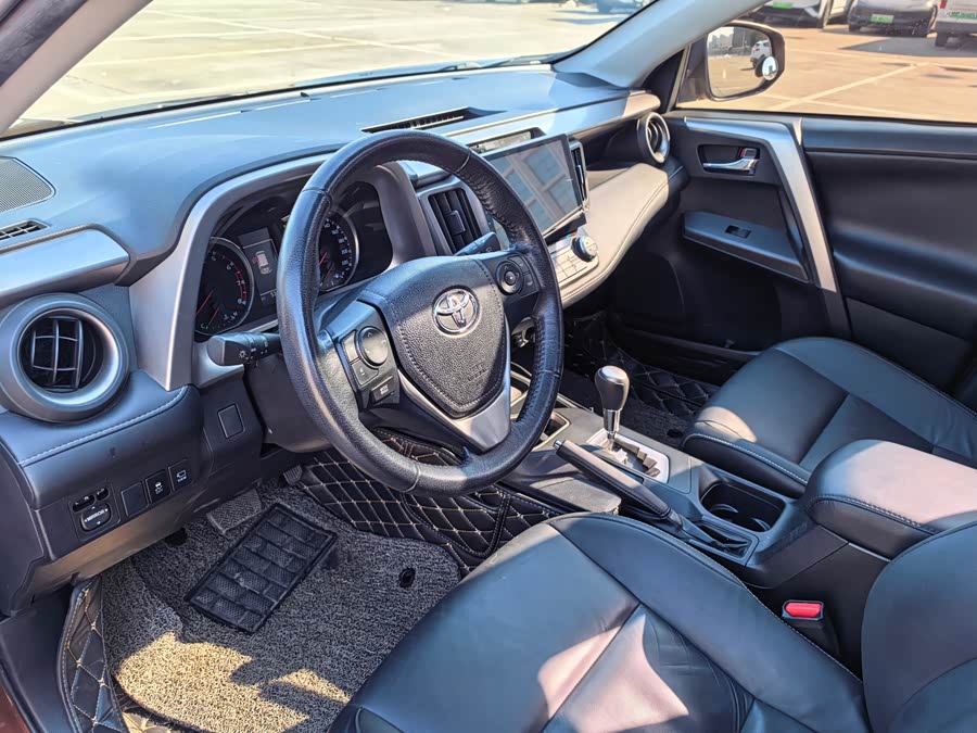 Toyota RAV4 2017 car image #19