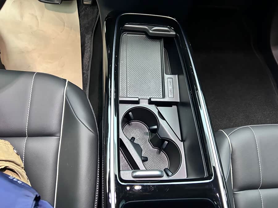 Volkswagen ID.4 X 2024 immagine di auto #19