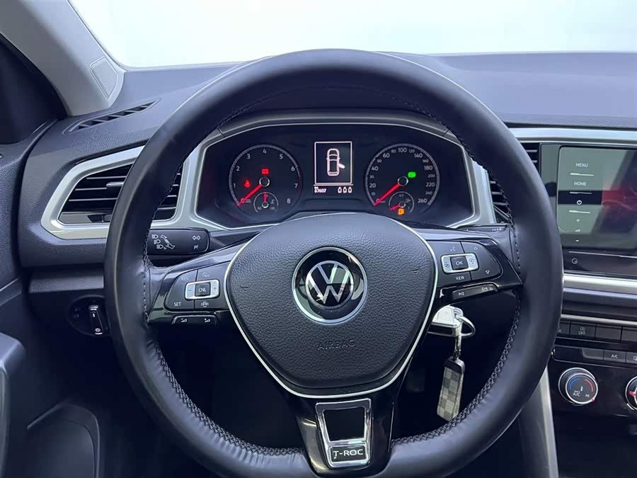Volkswagen T-Roc 2021 car image #19