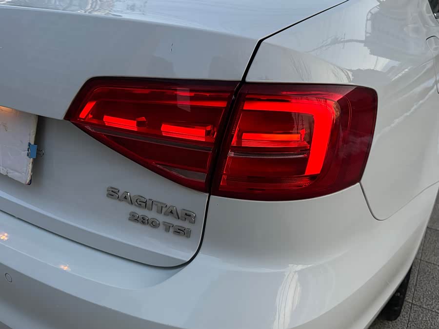 Volkswagen Sagitar 2018 immagine di auto #19