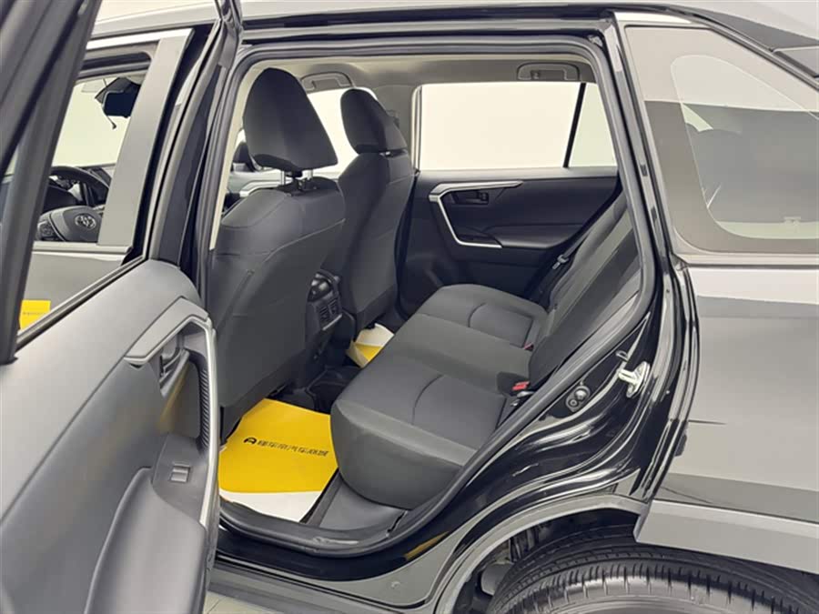 Toyota RAV4 2022 car image #19