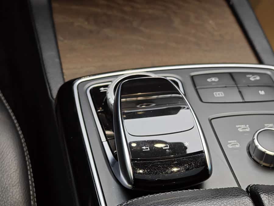 Mercedes-Benz GLE Class 2016 car image #19