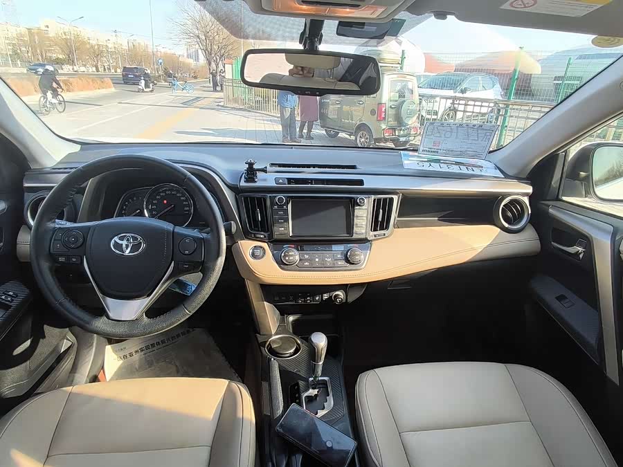 Toyota RAV4 2015 car image #19
