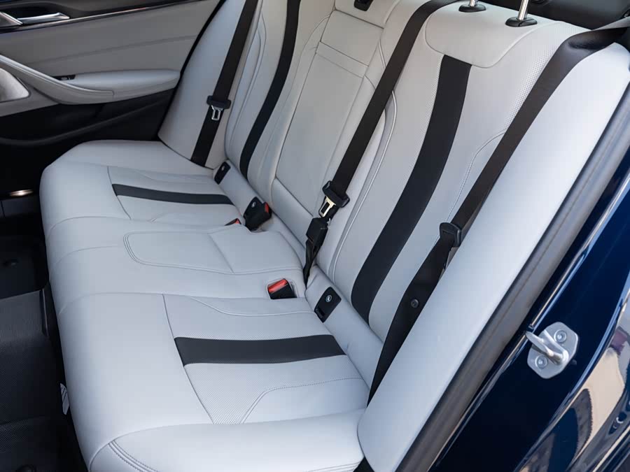 BMW M5 2023 изображение автомобиля #19