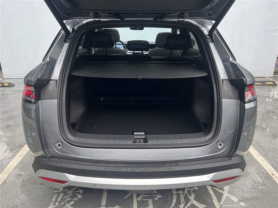 BYD SongL DM-i 2025 #19 BYD SongL DM-i 2025 car image #19