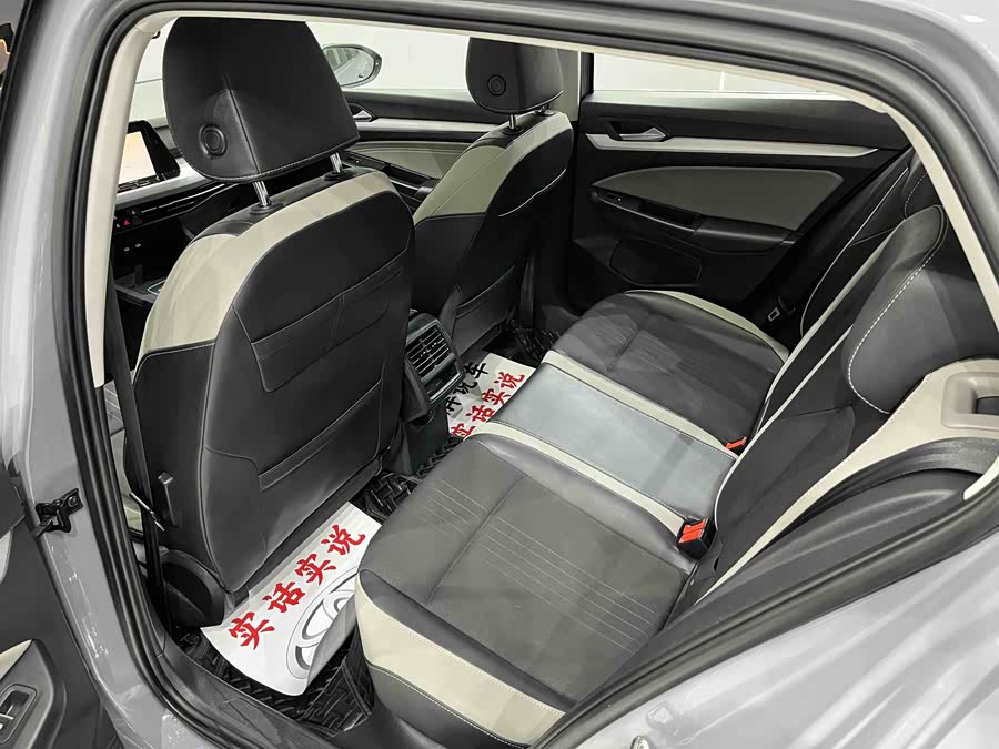 Volkswagen Golf 2022 car image #19