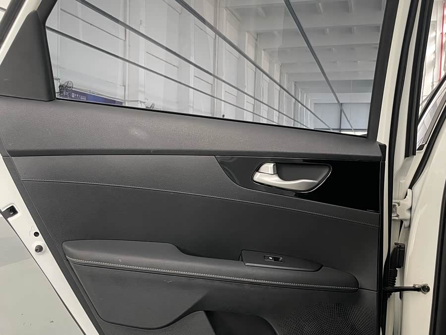 Kia K3 2022 car image #19