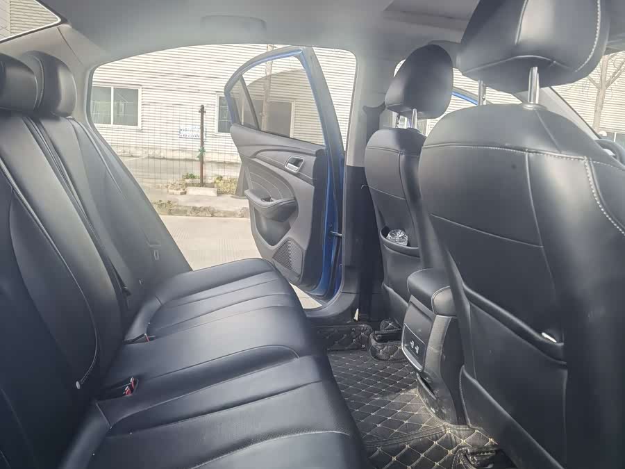 Roewe i5 2019 car image #19