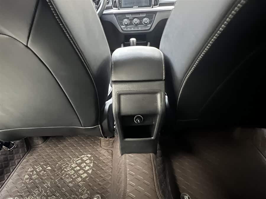 Skoda Kamiq 2022 изображение автомобиля #19