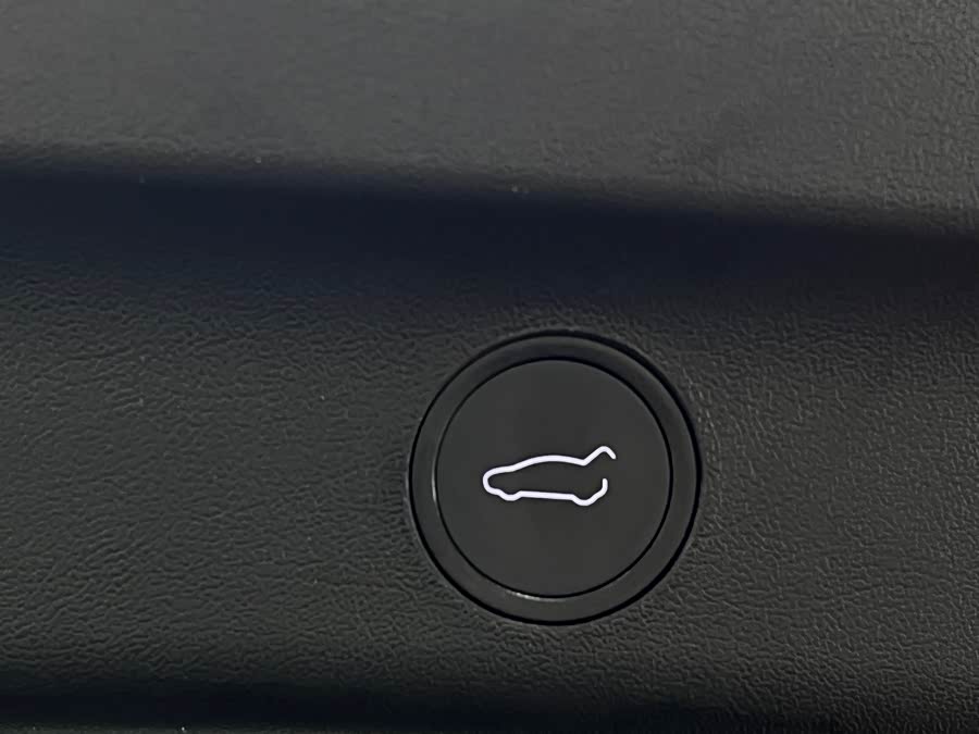 Tesla Model Y 2022 car image #19