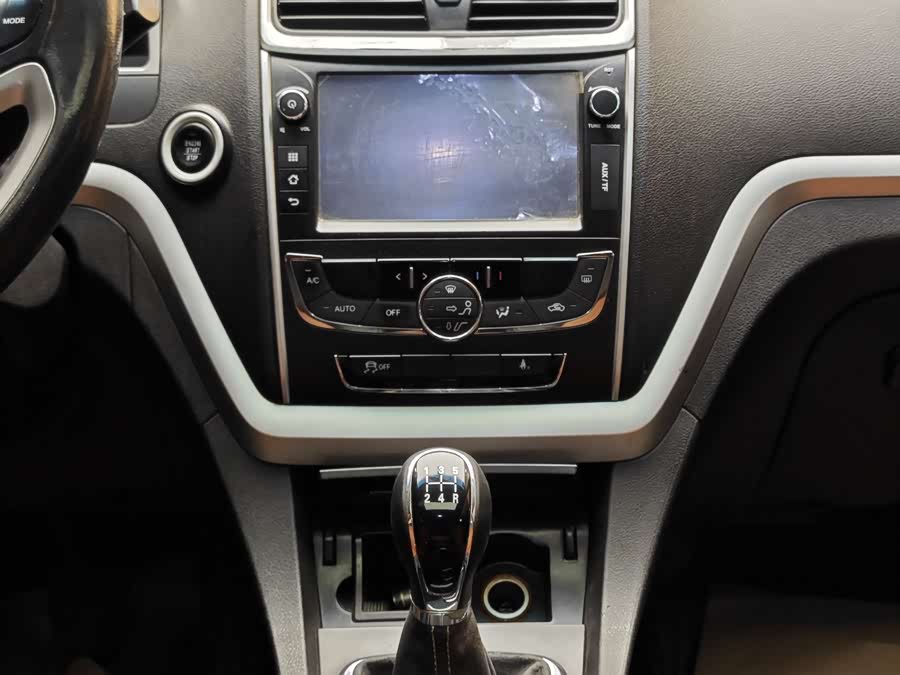 GEELY Emgrand 2015 car image #19
