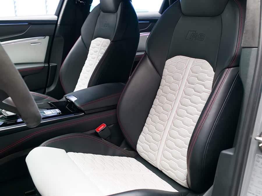 Audi RS 6 2021 immagine di auto #19