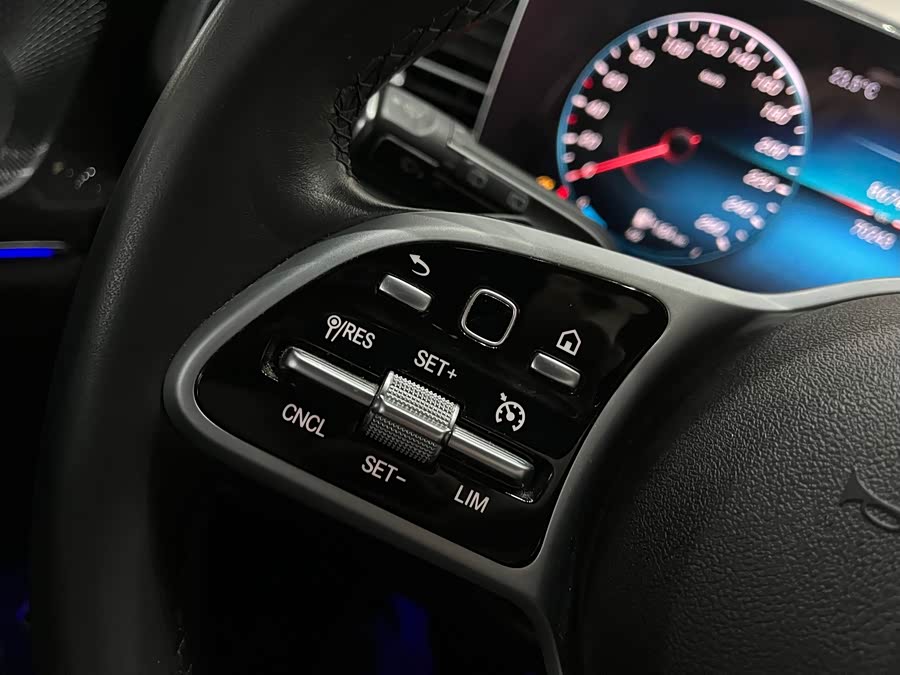 Mercedes-Benz GLE Class 2020 car image #19