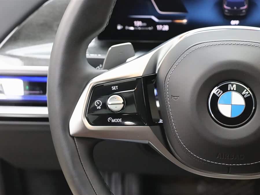 BMW 7 Series 2024 car image #19